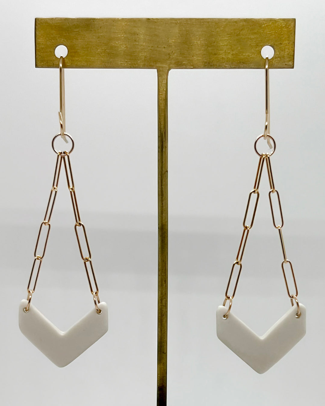 _the CHEVRON paperclip dangle | black or white porcelain