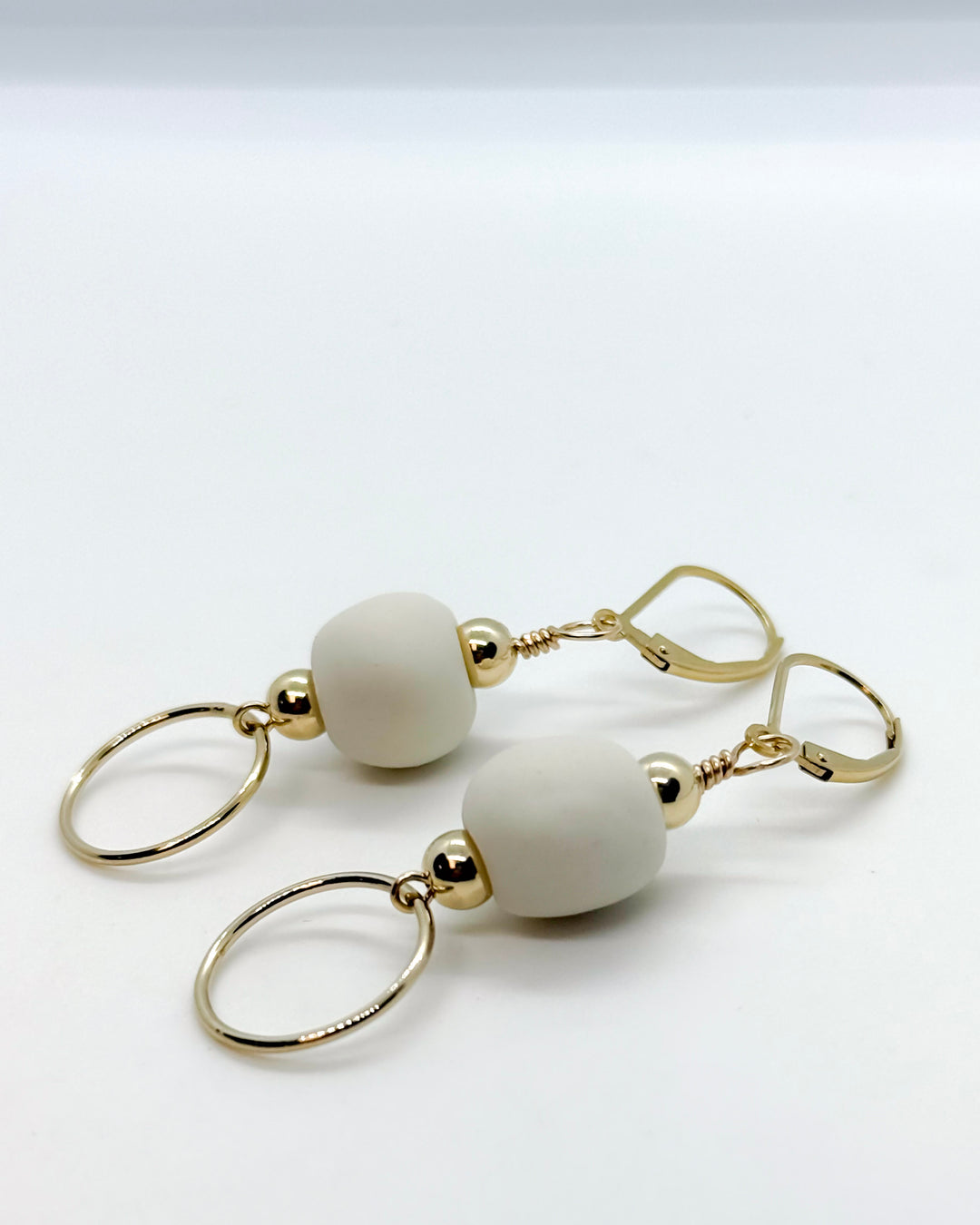 _the ECHO bead dangle | natural porcelain