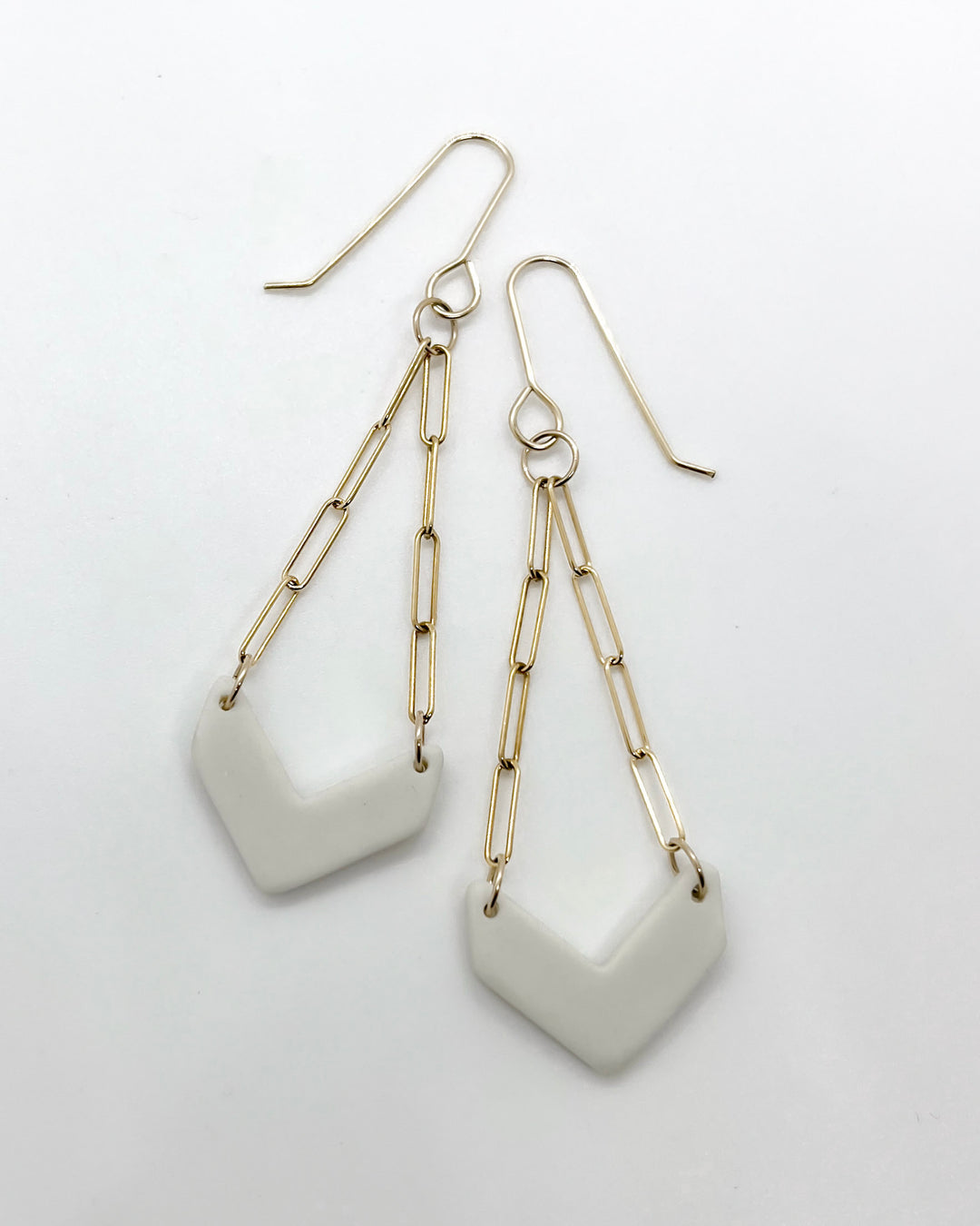 _the CHEVRON paperclip dangle | black or white porcelain