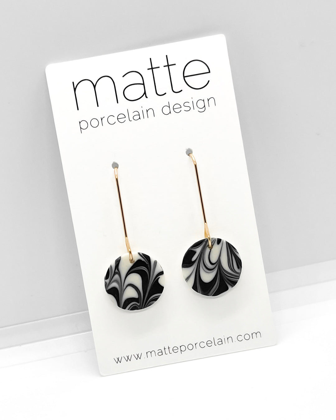 _the SIMPLICITY necklace | black + white porcelain