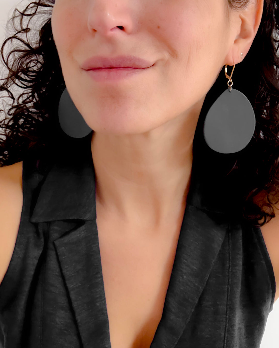 _the AURA dangle | black porcelain