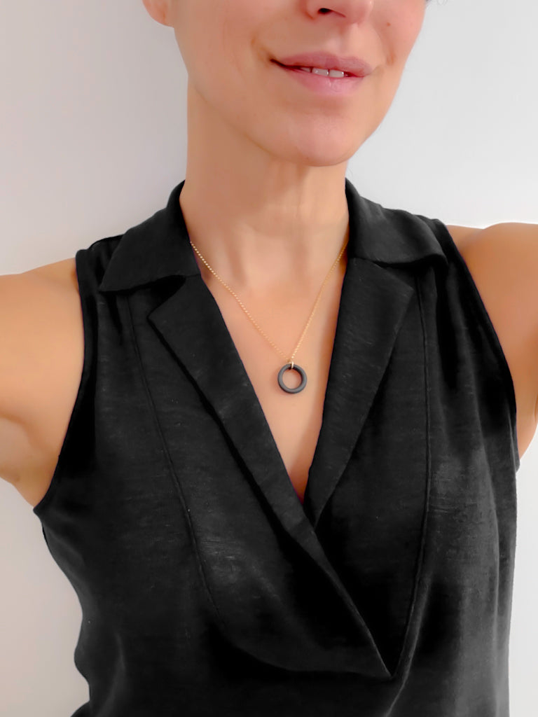 the MINI LOOP necklace | porcelain