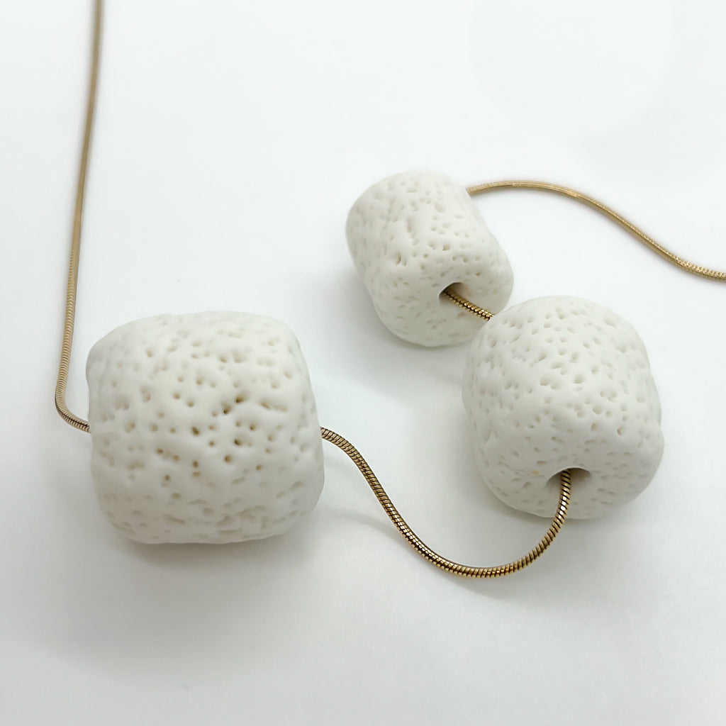 TOLU necklace | white porcelain