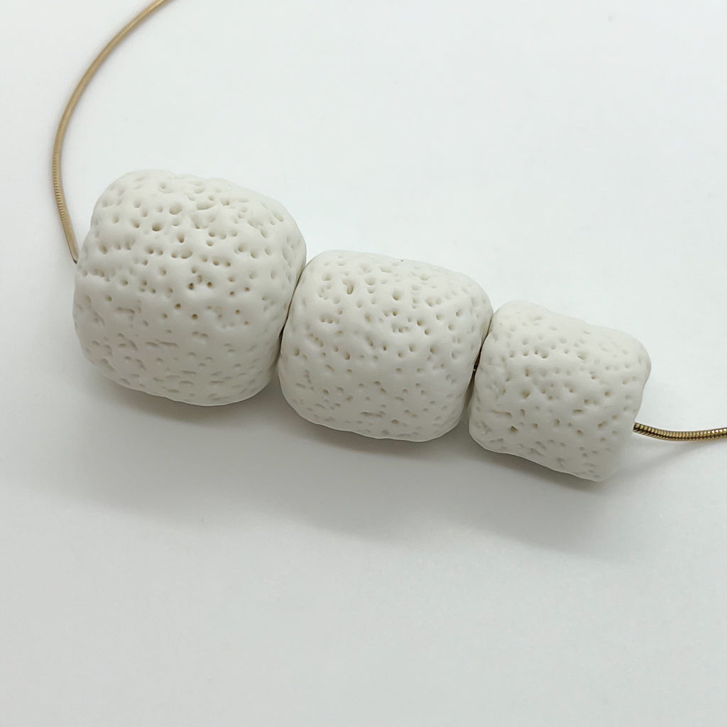 TOLU necklace | white porcelain