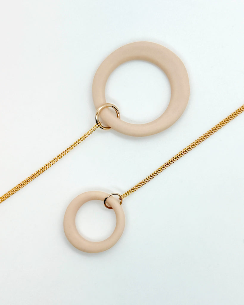 the LOOP necklace | porcelain