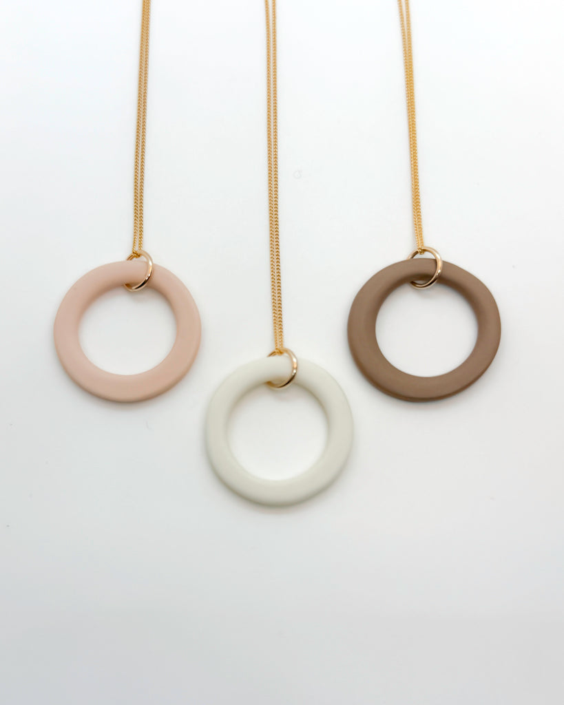 the LOOP necklace | porcelain