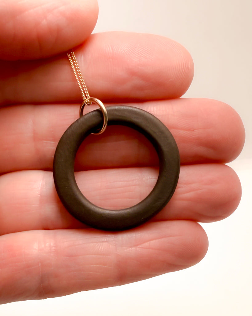 the LOOP necklace | porcelain