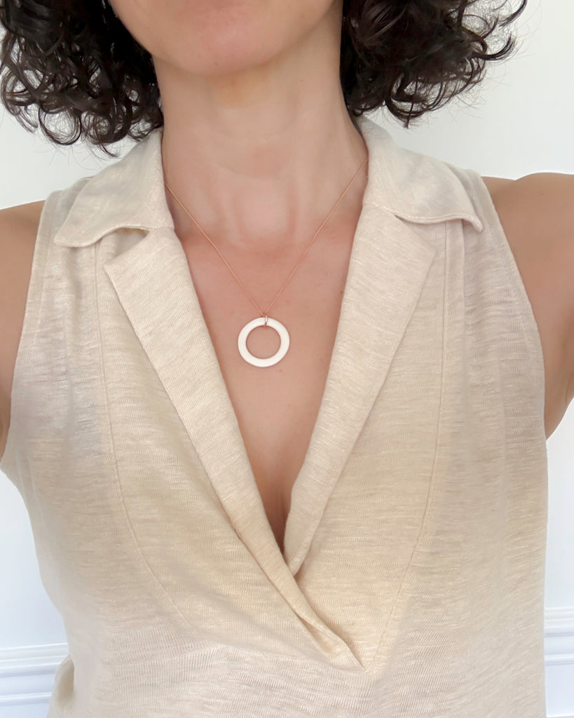 the LOOP necklace | porcelain