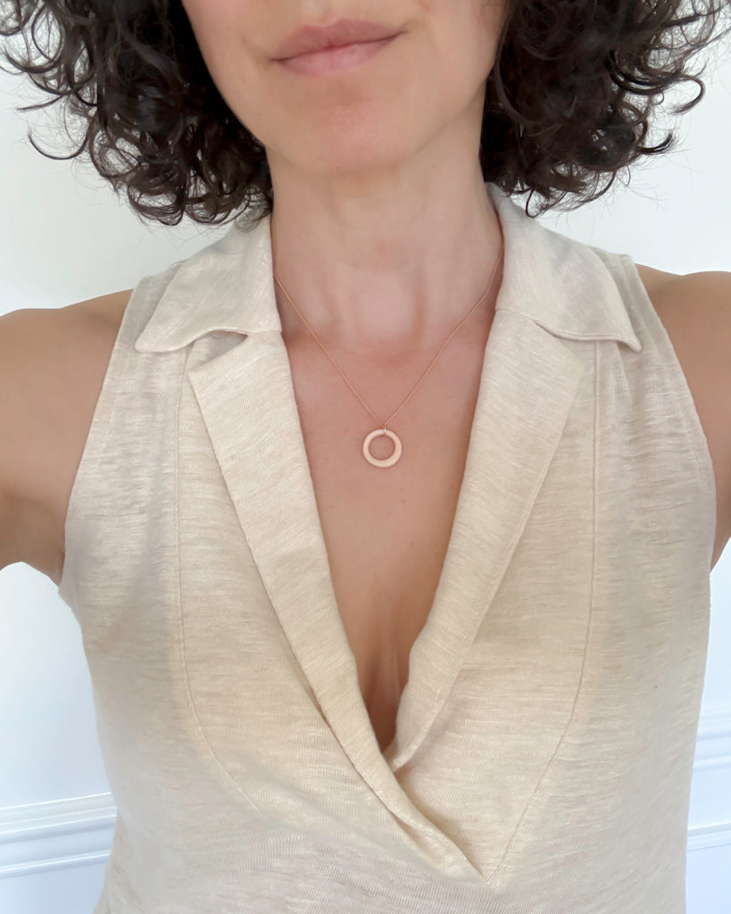 the MINI LOOP necklace | porcelain