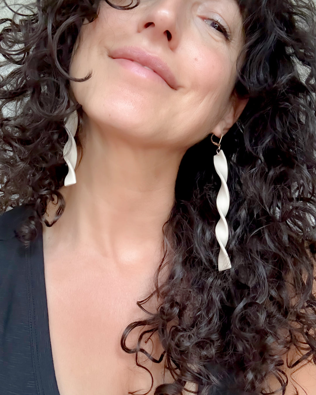 the DUNE RIBBON dangle | porcelain