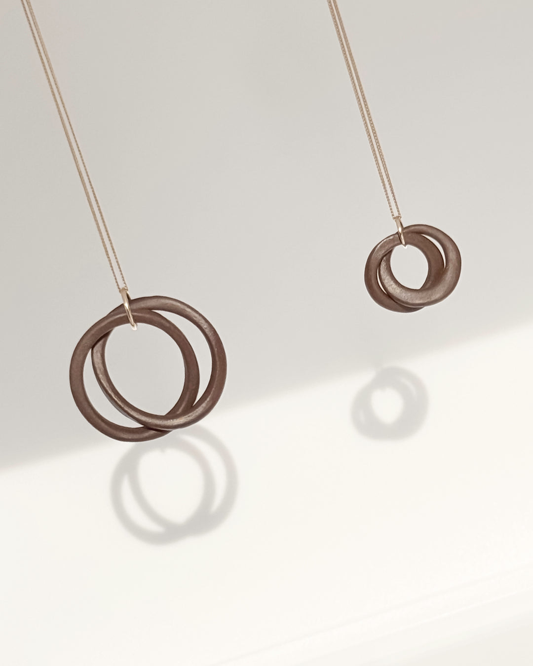 the MINI KNOT necklace | porcelain